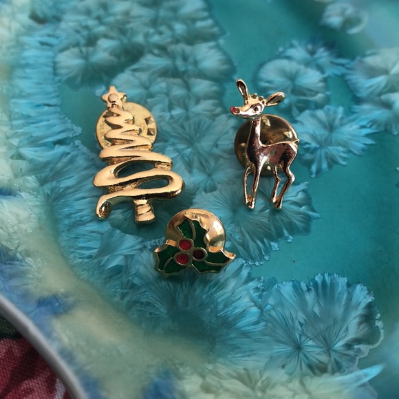 Bundle of Gold Colored Christmas Pins : Holly, Reindeer & Tree - Picture 15 of 15